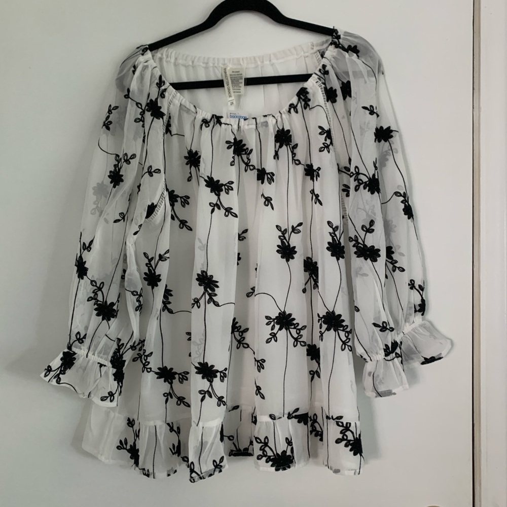 Forgotten Grace Elegant Black and White Floral Embroidered Women's Top